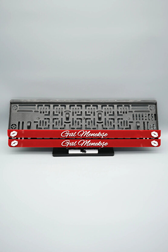 EL YAZI FONTLU DUDAK EMOJİLİ KIRMIZI BEYAZ KİŞİYE ÖZEL İSİMLİ PLEKSİ ARABA PLAKALIĞI