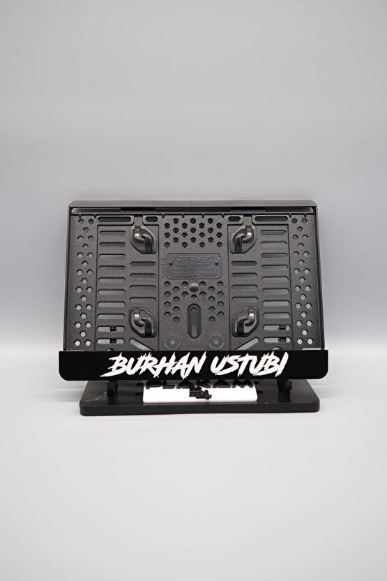 DÜZ AGRESİF FONTLU SİYAH KİŞİYE ÖZEL İSİMLİ PLEKSİ MOTOR PLAKALIĞI