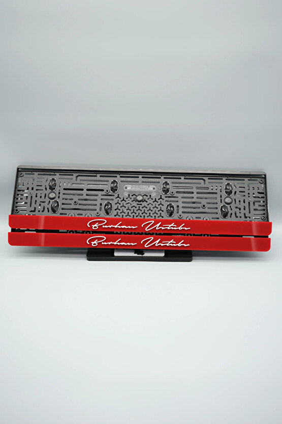 İMZA FONTLU KİŞİYE ÖZEL İSİMLİ KIRMIZI PLEKSİ ARABA PLAKALIĞI