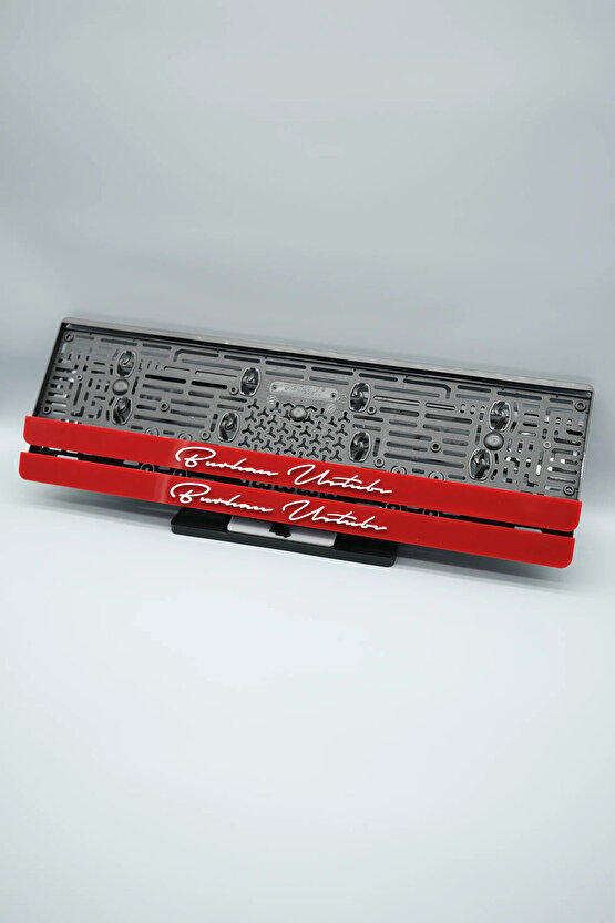 İMZA FONTLU KİŞİYE ÖZEL İSİMLİ KIRMIZI PLEKSİ ARABA PLAKALIĞI