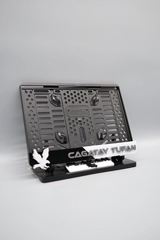 SİYAH BEYAZ TARAFTAR 3D KABARTMALI KİŞİYE ÖZEL İSİMLİ PLEKSİ MOTOR PLAKALIĞI