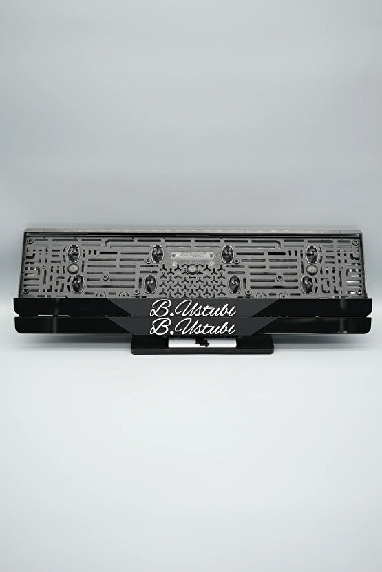 EL YAZI FONTLU ORTASI MAT SİYAH PARÇALI KİŞİYE ÖZEL İSİMLİ PLEKSİ ARABA PLAKALIĞI