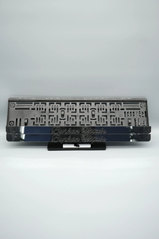 İNCE EL YAZI FONTLU KİŞİYE ÖZEL İSİMLİ GÜMÜŞ PLEKSİ ARABA PLAKALIĞI