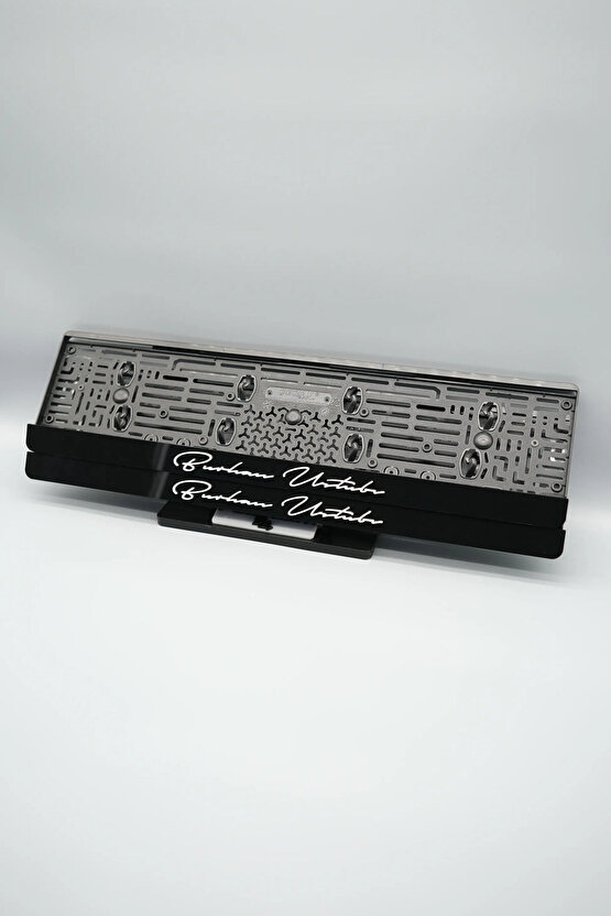 İMZA FONTLU KİŞİYE ÖZEL İSİMLİ SİYAH PLEKSİ ARABA PLAKALIĞI