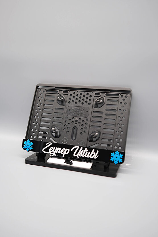 EL YAZI FONTLU KAR TANELİ SİYAH BEYAZ KİŞİYE ÖZEL İSİMLİ PLEKSİ MOTOR PLAKALIĞI