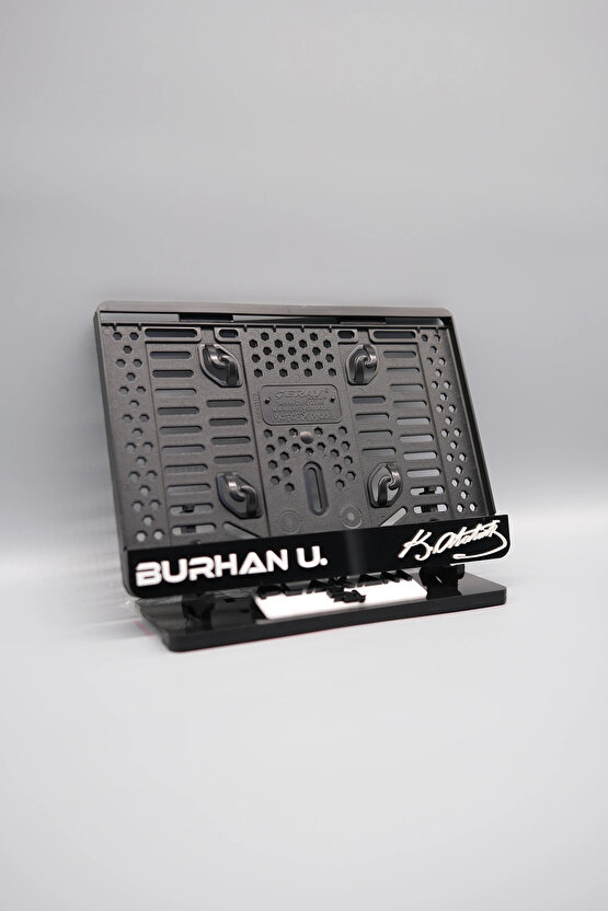 K.A. BENZERİ İMZA FONTLU KİŞİYE ÖZEL İSİMLİ PLEKSİ MOTOR PLAKALIĞI