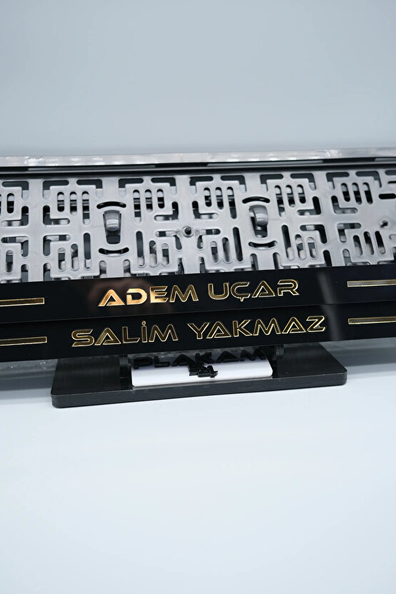 ÇİZGİLİ GOLD KİŞİYE ÖZEL İSİMLİ PLEKSİ ARABA PLAKALIĞI