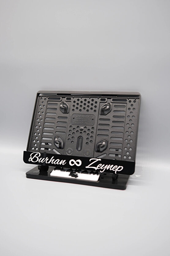 EL YAZI FONTLU SONSUZLUK İŞARETLİ SİYAH BEYAZ ÇİFTLERE ÖZEL İSİMLİ PLEKSİ MOTOR PLAKALIĞI