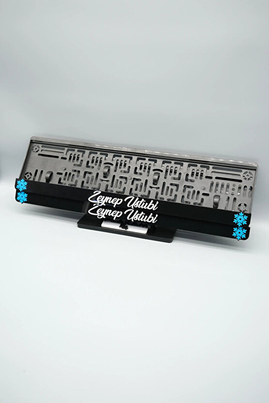 EL YAZI FONTLU KAR TANELİ SİYAH BEYAZ KİŞİYE ÖZEL İSİMLİ PLEKSİ ARABA PLAKALIĞI