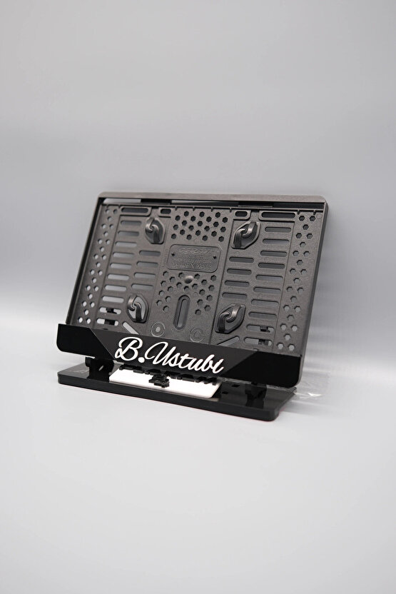 EL YAZI FONTLU ORTASI MAT SİYAH PARÇALI KİŞİYE ÖZEL İSİMLİ PLEKSİ MOTOR PLAKALIĞI