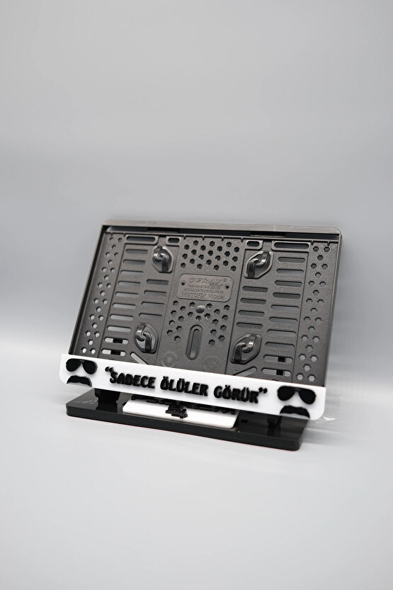 SADECE ÖLÜLER GÖRÜR 3D KABARTMALI BEYAZ PLEKSİ MOTOR PLAKALIĞI