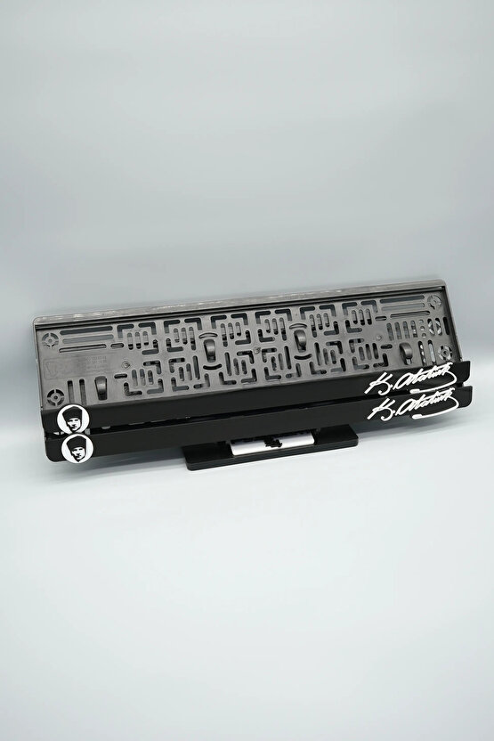 K.ATATÜRK POTRE VE İMZA BENZER 3D KABARTMALI PLEKSİ ARABA PLAKALIĞI