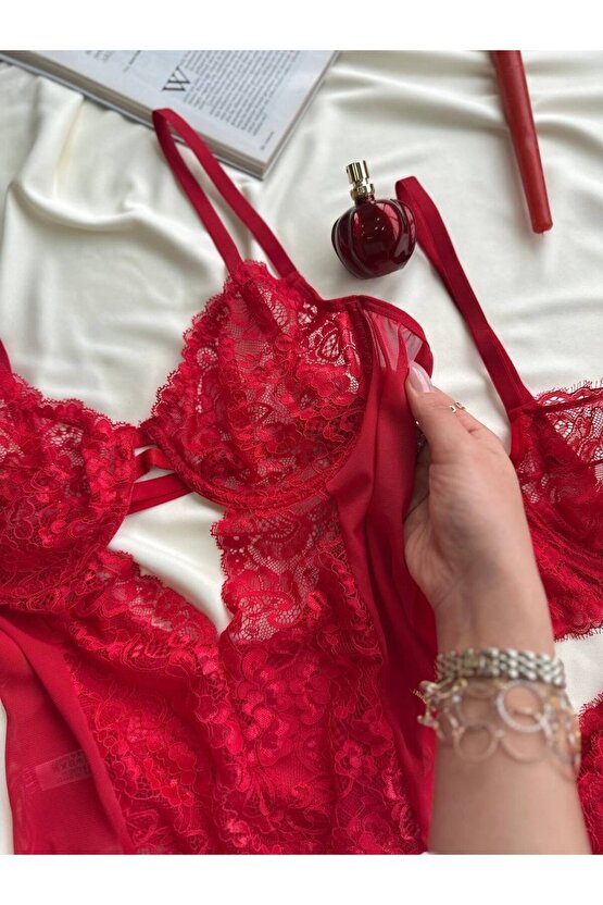 Derin Dekolteli Transparan Dantelli Bodysuit