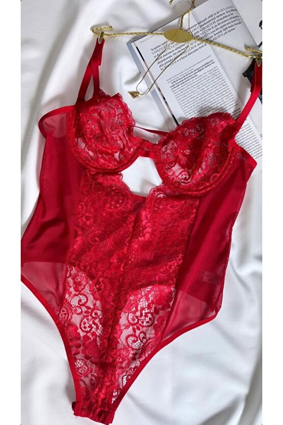 Derin Dekolteli Transparan Dantelli Bodysuit