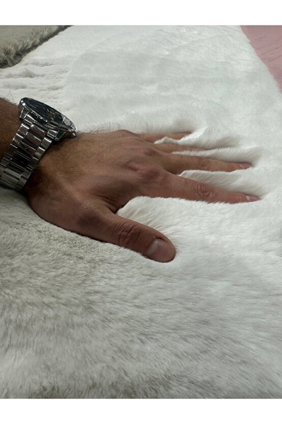 Premium Yumuşacık Tavşan Tüyü Serisi Tüy Dökmez Kaymaz Dokuma Taban Peluş Halı Beyaz