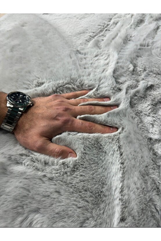 Premium Yumuşacık Tavşan Tüyü Serisi Tüy Dökmez Kaymaz Dokuma Taban Peluş Halı Gri