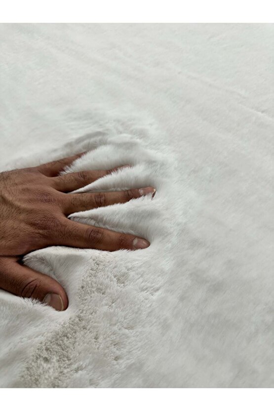 Modern Tavşan Tüyü Yumuşacık Tüy Dökmez Peluş Halı Kırık Beyaz
