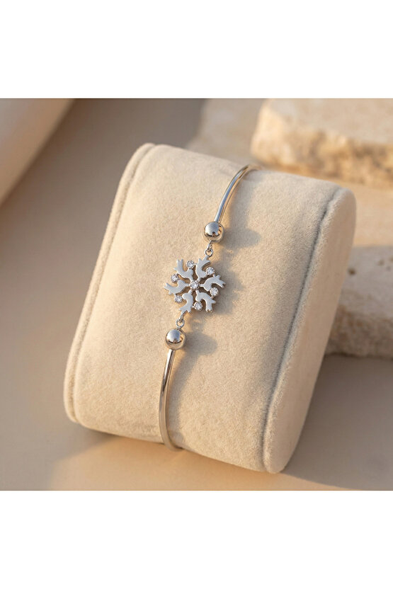 Kadın Kar Tanesi Top Detaylı Şarnelli Bileklik