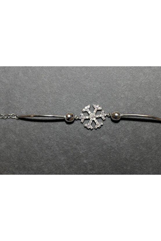 Kadın Beyaz Top Detaylı Şarnelli Kar Tanesi Bileklik