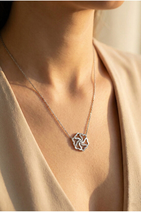 Kalpli Kar Tanesi Kolye