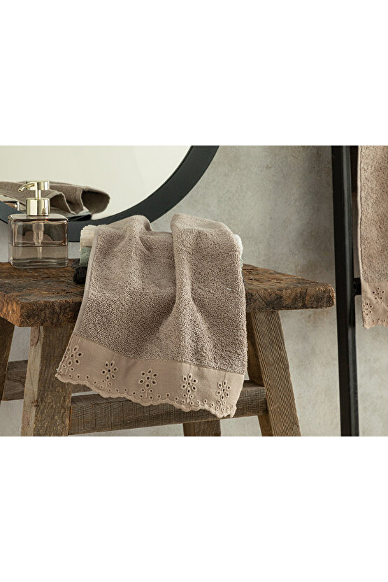 Lilian Pamuklu Brodeli El Havlusu 30x40 Cm Bej