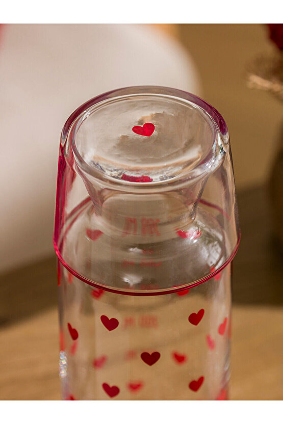 Kirmizi Kalp Baskılı Cam Sürahi 700 ml