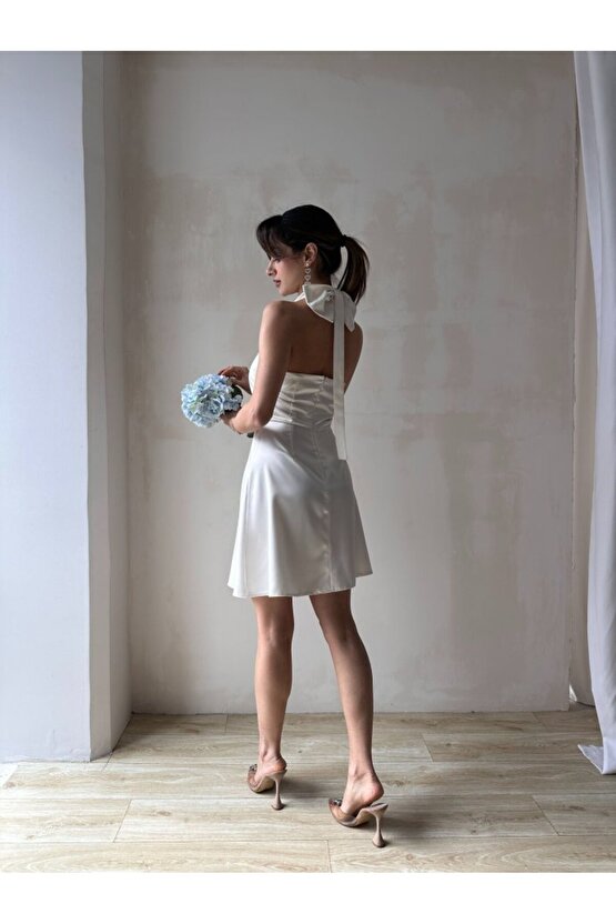 Kadın Boyundan Bağlamalı Kurdela Detaylı Mini Saten Elbise