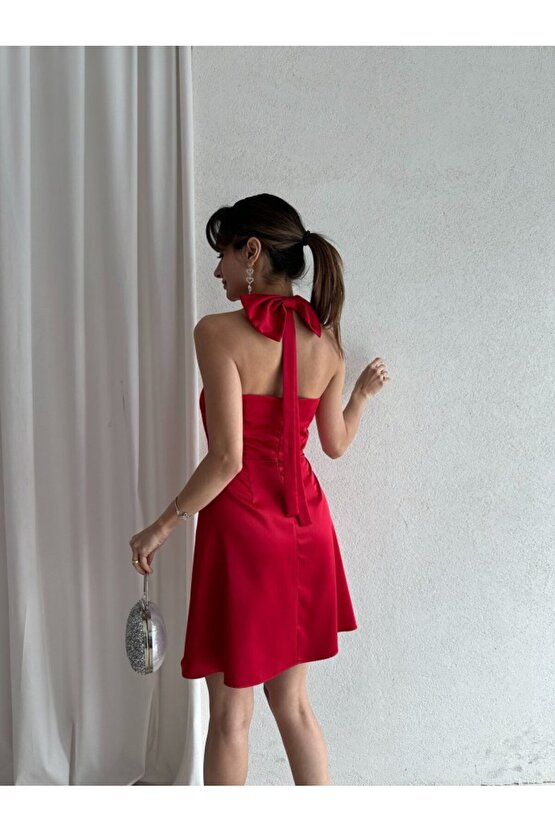 Kadın Boyundan Bağlamalı Kurdela Detaylı Mini Saten Elbise