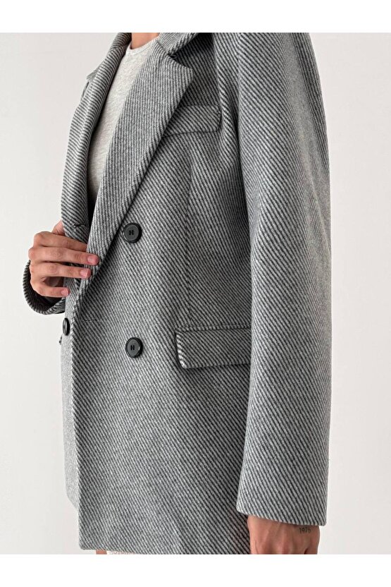 Balık Sırtı Desenli Astarlı Düğmeli Gri Kaşe Kumaş Kısa Boy Kaban