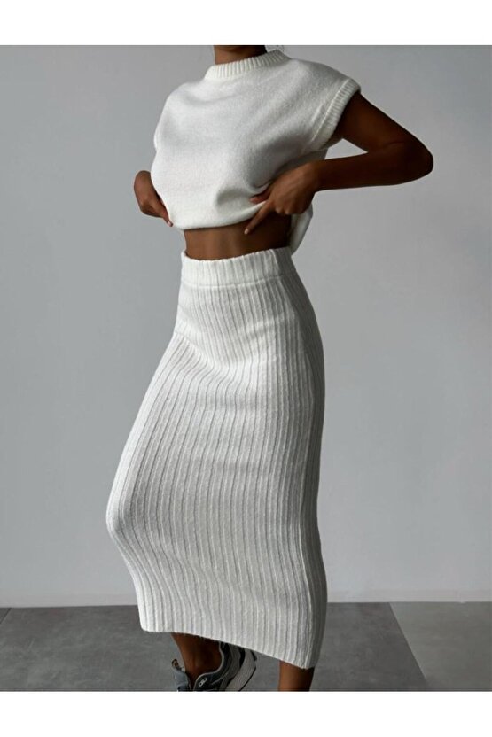 Beyaz Etekli Triko Takım