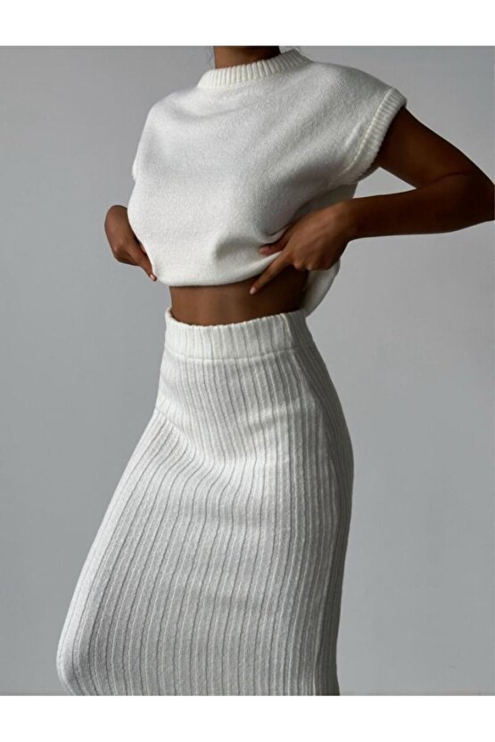 Beyaz Etekli Triko Takım