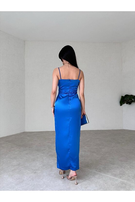 YIRTMAÇ DETAYLI ASKILI SATEN ELBİSE