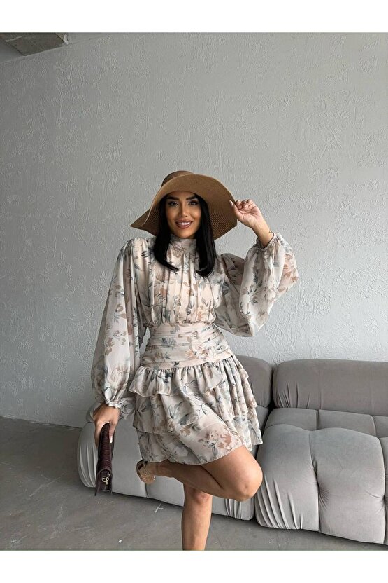 Dik Yakalı Drapeli Sırt Detaylı Çiçek Desenli Kahve Mini Şifon Elbise