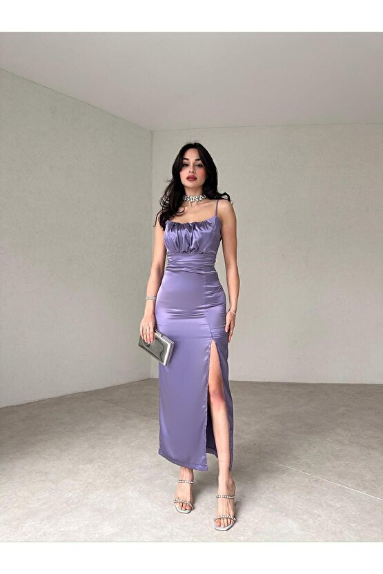 YIRTMAÇ DETAYLI ASKILI SATEN ELBİSE