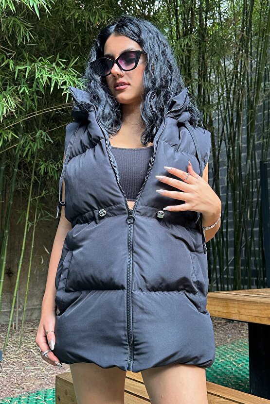 Kadın Kapüşonlu Şişme Yelek Siyah – Oversize Su itici Bel Büzgülü Spor Yelek