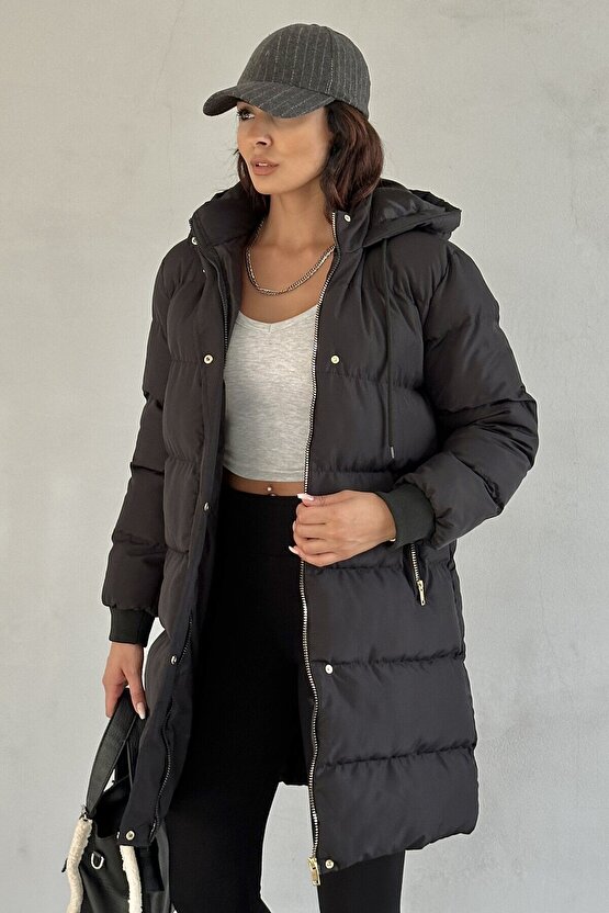 Kadın Siyah Uzun Şişme Mont - Kapüşonlu, Gold Detaylı