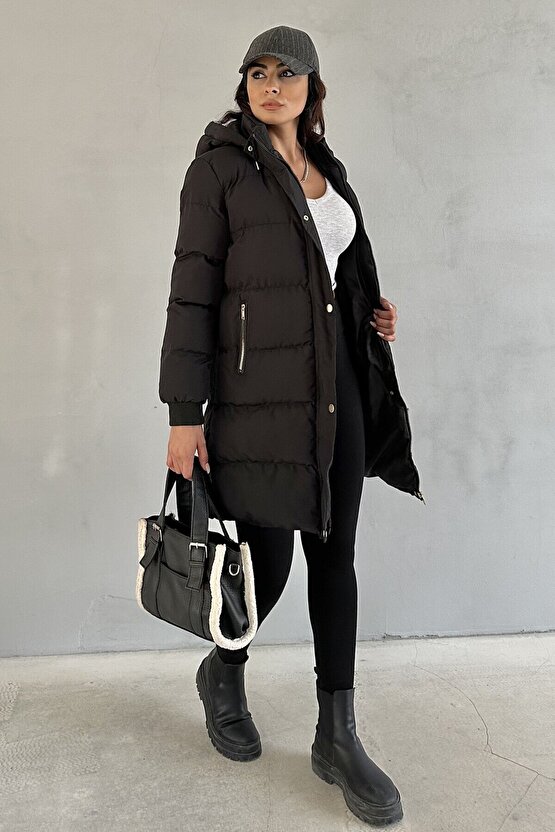 Kadın Siyah Uzun Şişme Mont - Kapüşonlu, Gold Detaylı