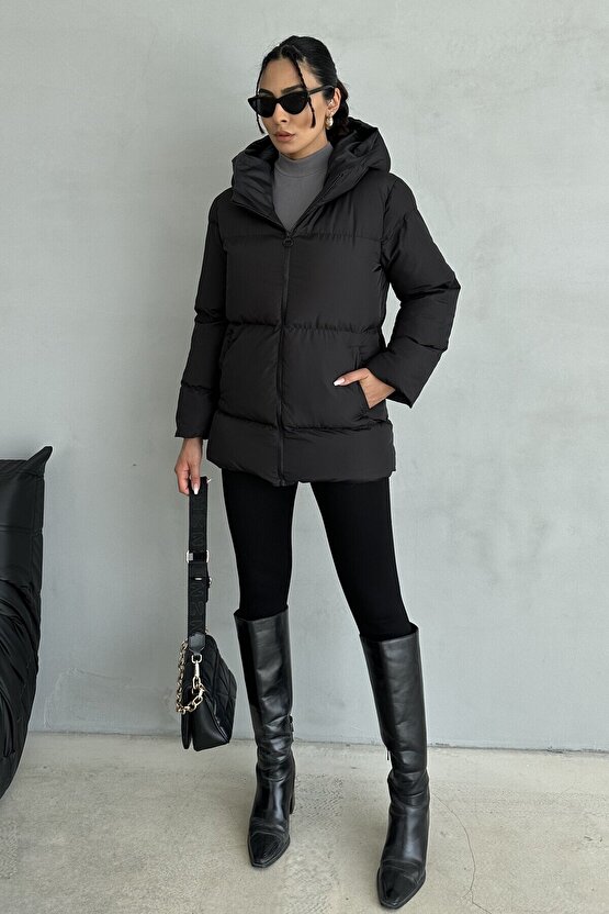 Kadın Kapüşonlu Oversize Siyah Şişme Mont - Puffer Yarasa Kol Kışlık Kaban