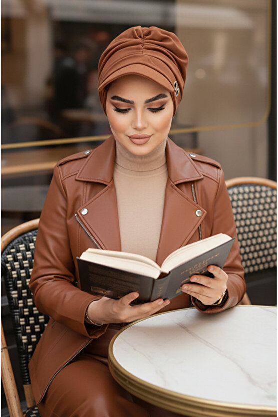 Karamel Metal Detaylı Tesettür Şapka Bone