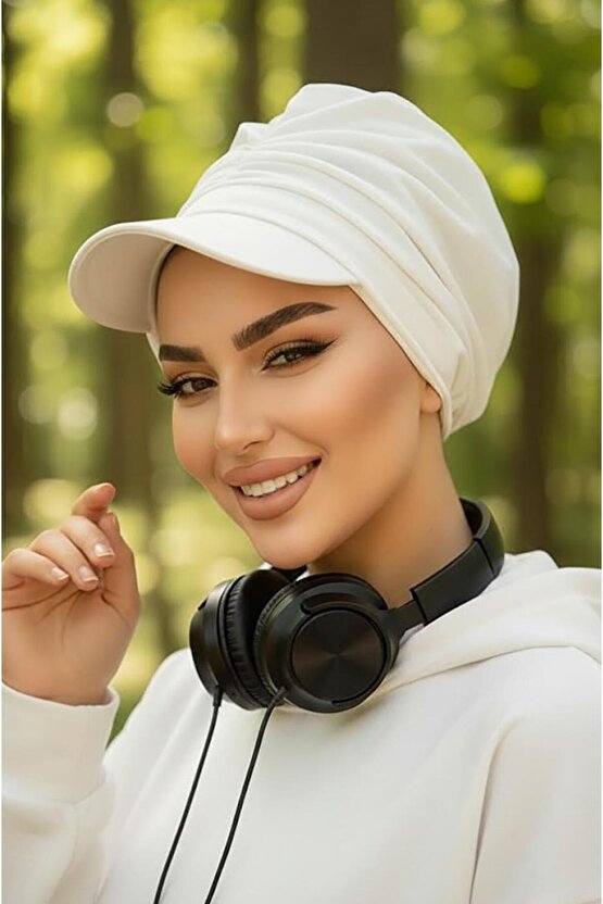 Kırık Beyaz Bantlı Şapka Bone