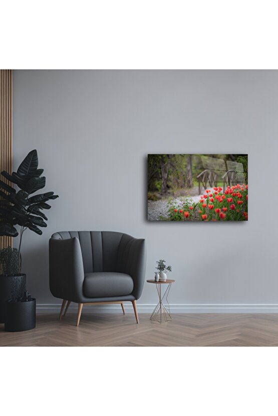 Ahşap Köprü ve Kırmızı Lale Bahçesi Cam Tablo