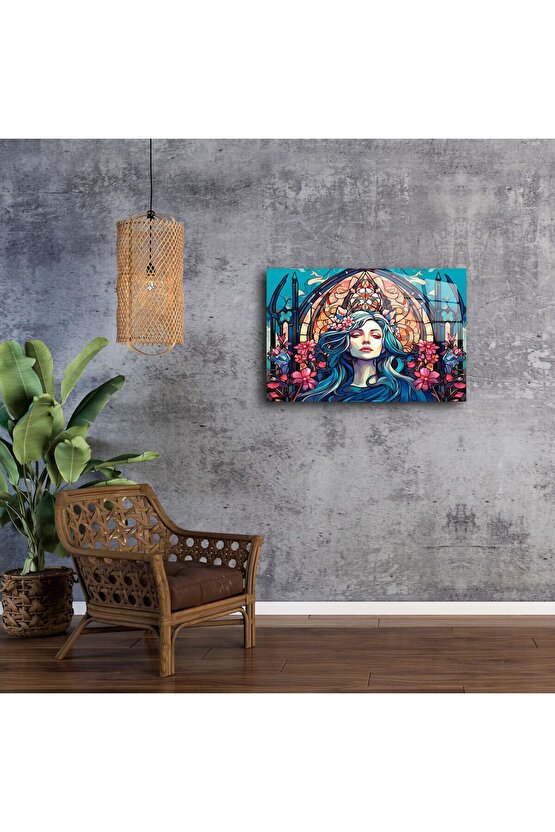 Taçlı Kadın ve Çiçeklerle Gotik Vitray Duvar Sanatı