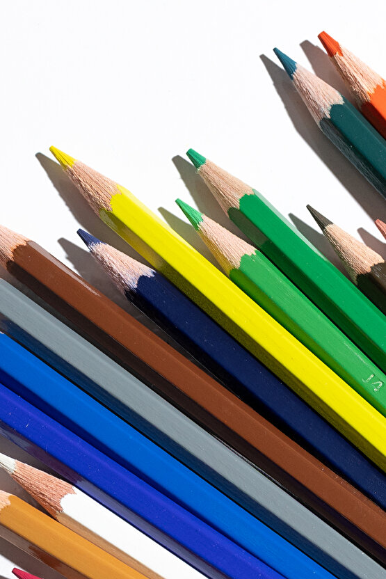 Kuru Boya Kalemi, Kırmızı Metal Tüp Kutu, 12 Renk, Tam Boy, Kalemtıraş Hediyeli, Yumuşak Mineli