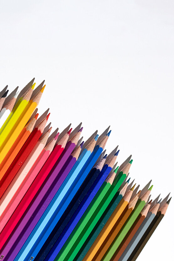 Kuru Boya Kalemi, Kırmızı Metal Tüp Kutu, 12 Renk, Tam Boy, Kalemtıraş Hediyeli, Yumuşak Mineli