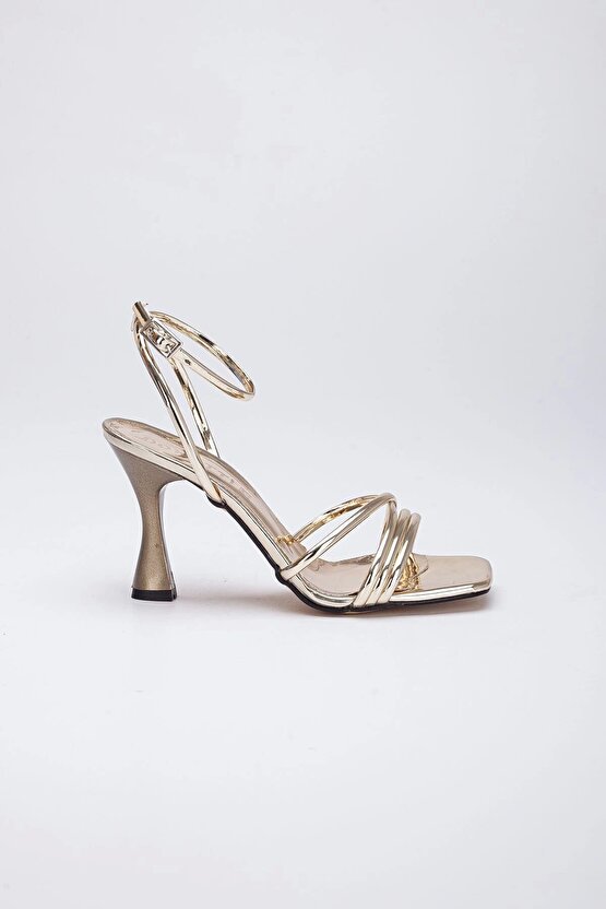 Kadın Şık Tarz Ince Biyeli Gece Ayakkabısı  Rugan