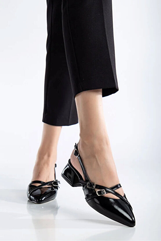 ELARA Kadın Siyah Rugan Çapraz Bantlı Tokalı Slingback 4 Cm Kalın Topuklu Sivri Burun Ayakkabı