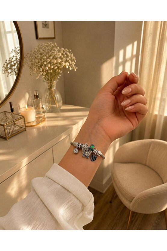 Charm Detaylı Gümüş Renk Kadın Bileklik