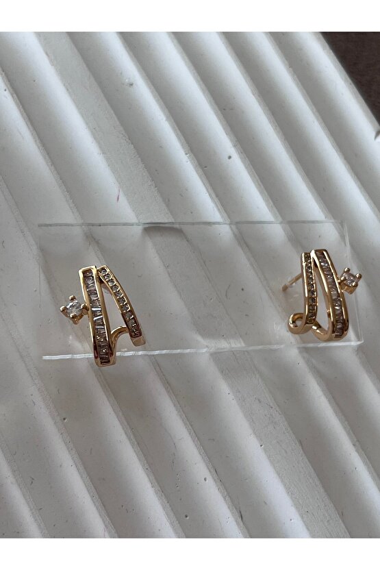Taşlı gold küpe