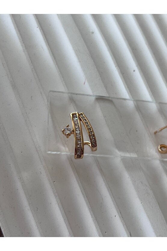 Taşlı gold küpe
