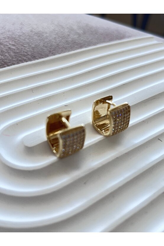 Gold renk taşlı çelik kare küpe